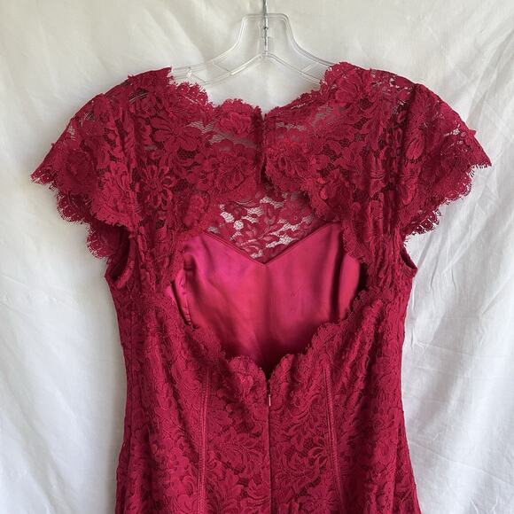 Monique Lhuillier red lace short dress, open back, Size 8, glam, party, Holidays - Picture 6 of 8